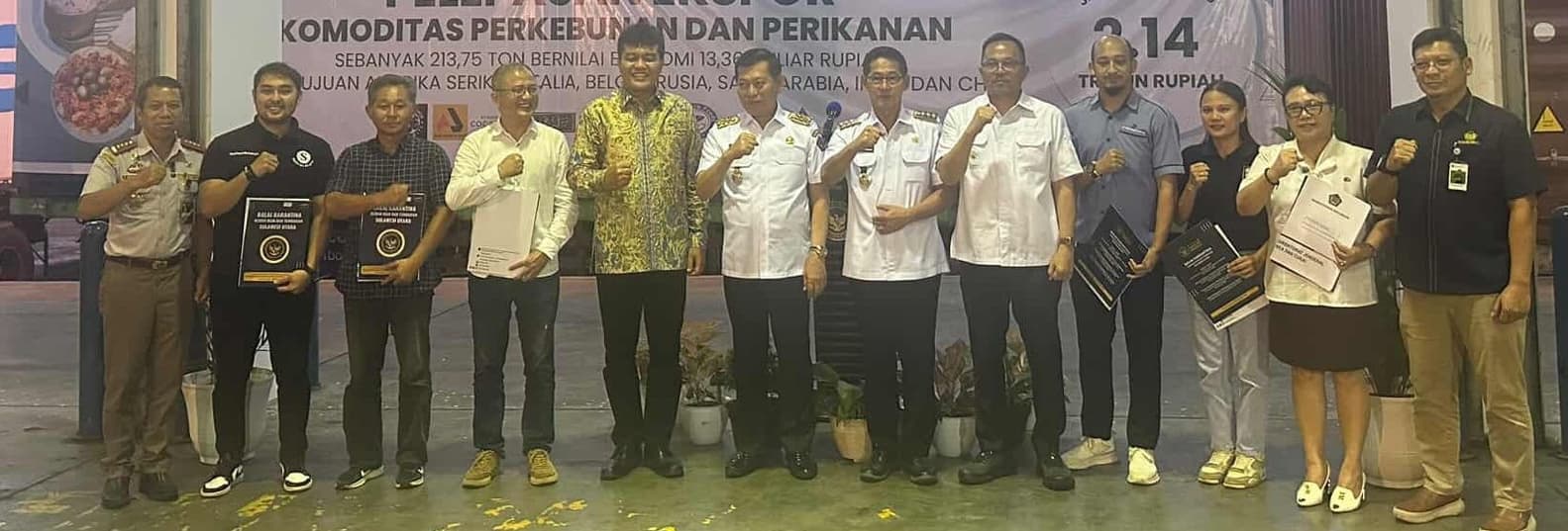Agro Fresh Global team with government officials