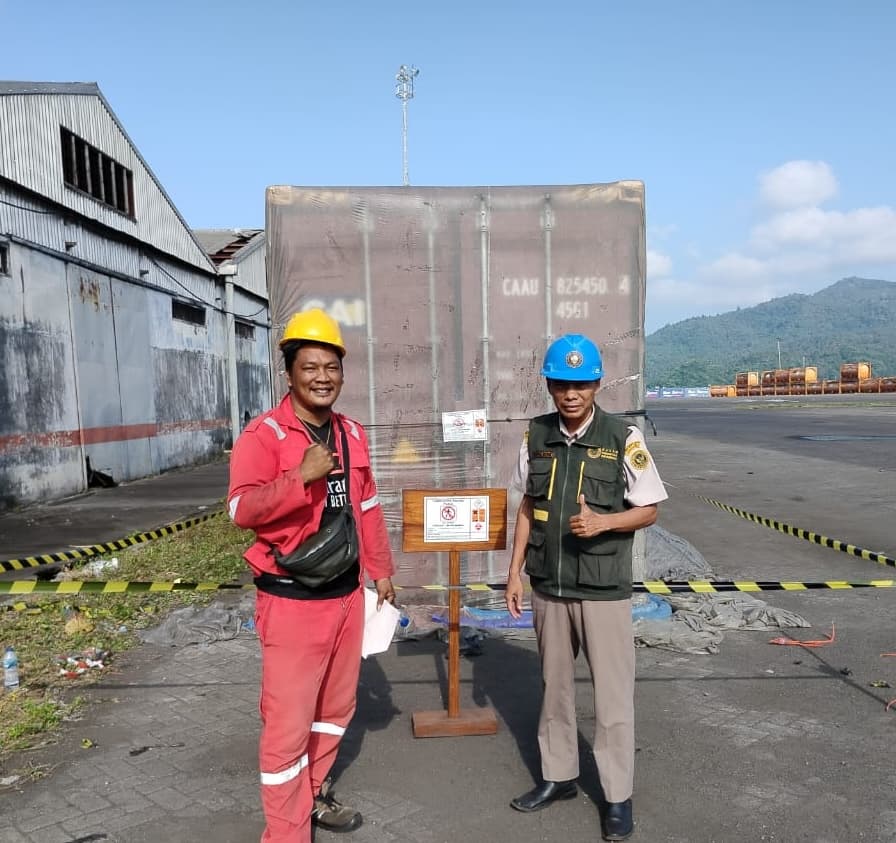Fumigation officer and quarantine inspector at sealed export container